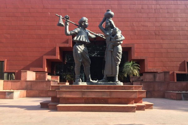 Taxi from Ahmedabad to Anand