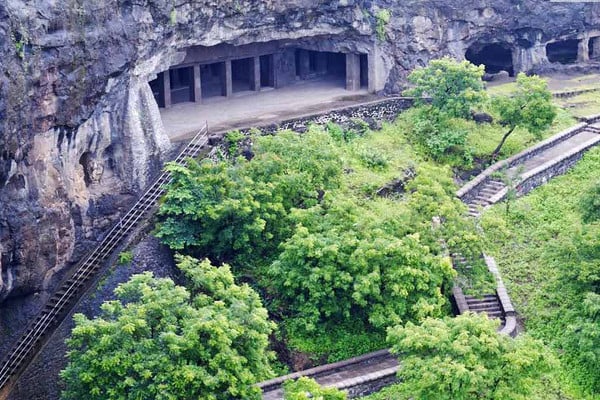 Taxi from Mumbai to Aurangabad