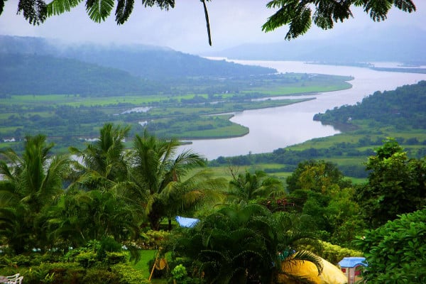 Taxi from Surat to Chiplun