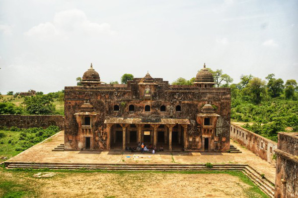 Taxi from Varanasi to Dehri On Sone