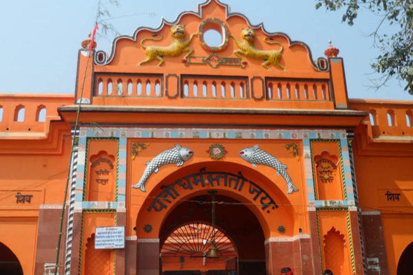 Taxi from Lucknow to Deoria