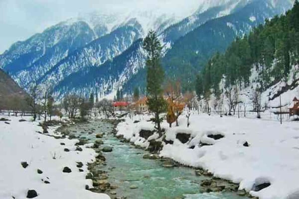 Taxi from Dehradun to Gangotri