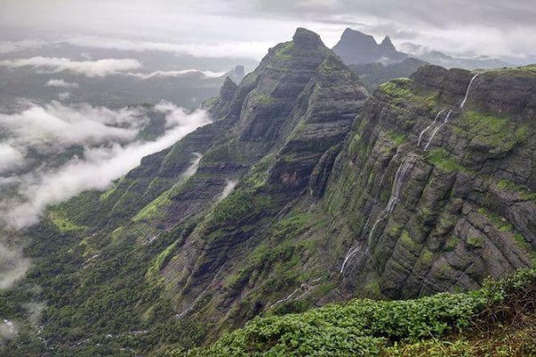 Taxi from Ahmedabad to Harishchandragad