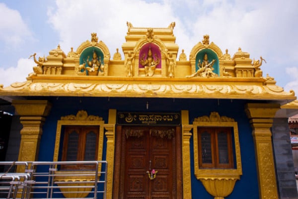 Taxi from Bangalore to Hassan