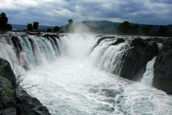 Taxi from Bangalore to Hogenakkal