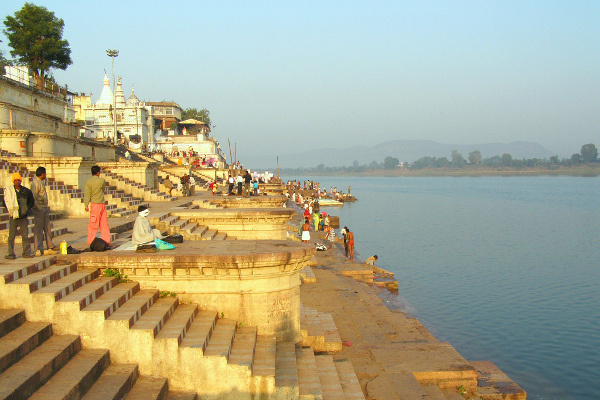 Taxi from Bhopal to Hoshangabad