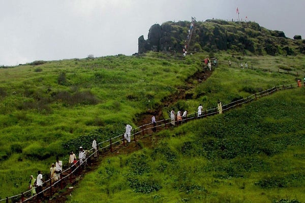 Taxi from Surat to Kalsubai