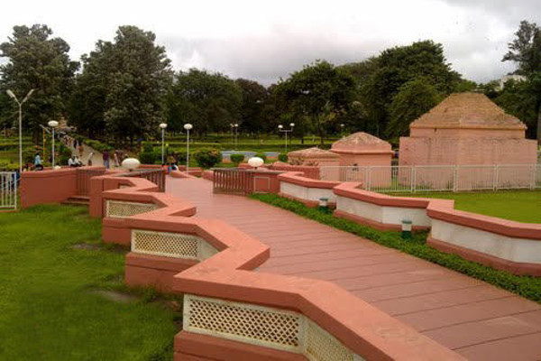 Taxi from Pune to Karad