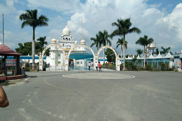 Taxi from Delhi to Khatima