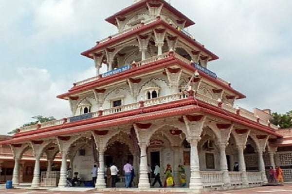 Taxi from Ahmedabad to Nadiad