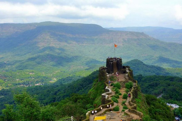 Taxi from Surat to Pratapgad