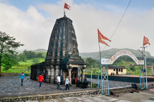 Taxi from Ahmedabad to Ratanwadi