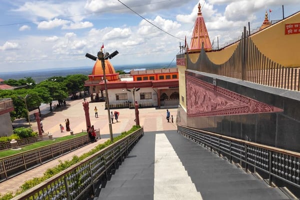 Taxi from Bhopal to Salkanpur