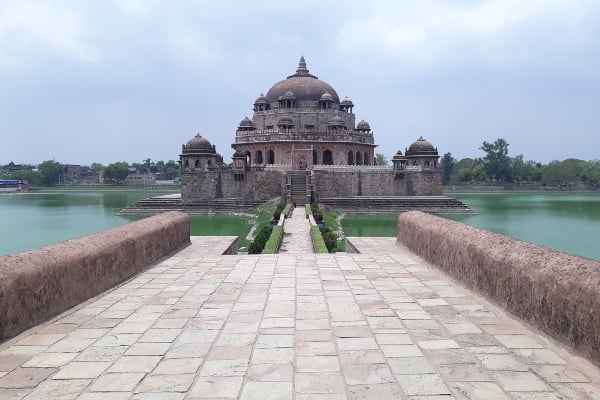 Taxi from Varanasi to Sasaram