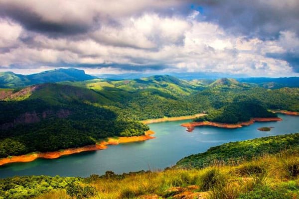 Madurai to Thekkady cab booking at ₹2000 | Best price guaranteed