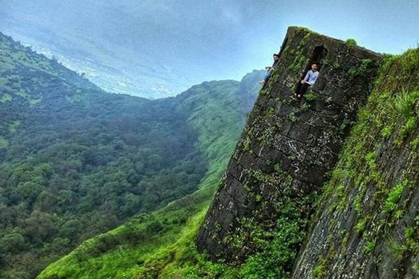 Taxi from Pune to Visapur