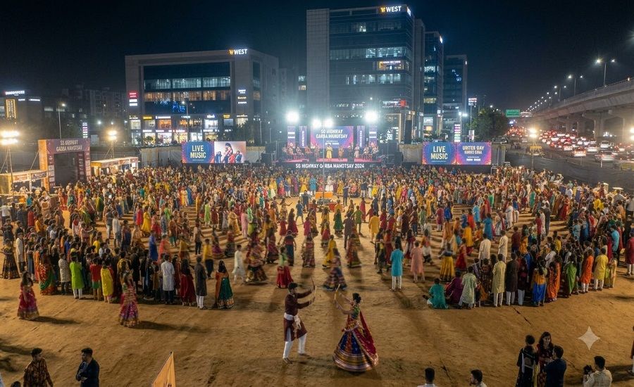 Crowd Dancing Garba grownd Ahmedabad